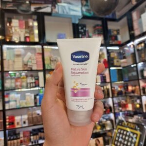 کرم دست وازلین مدل مرطوب کننده و جوانساز – Vaseline