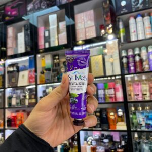 کرم دست تیوپی سینت ایوز مدل بلوبری و دانه چیا – St. Ives
