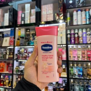 کرم مرطوب کننده وازلین مناسب برای دست و ناخن – Vaseline