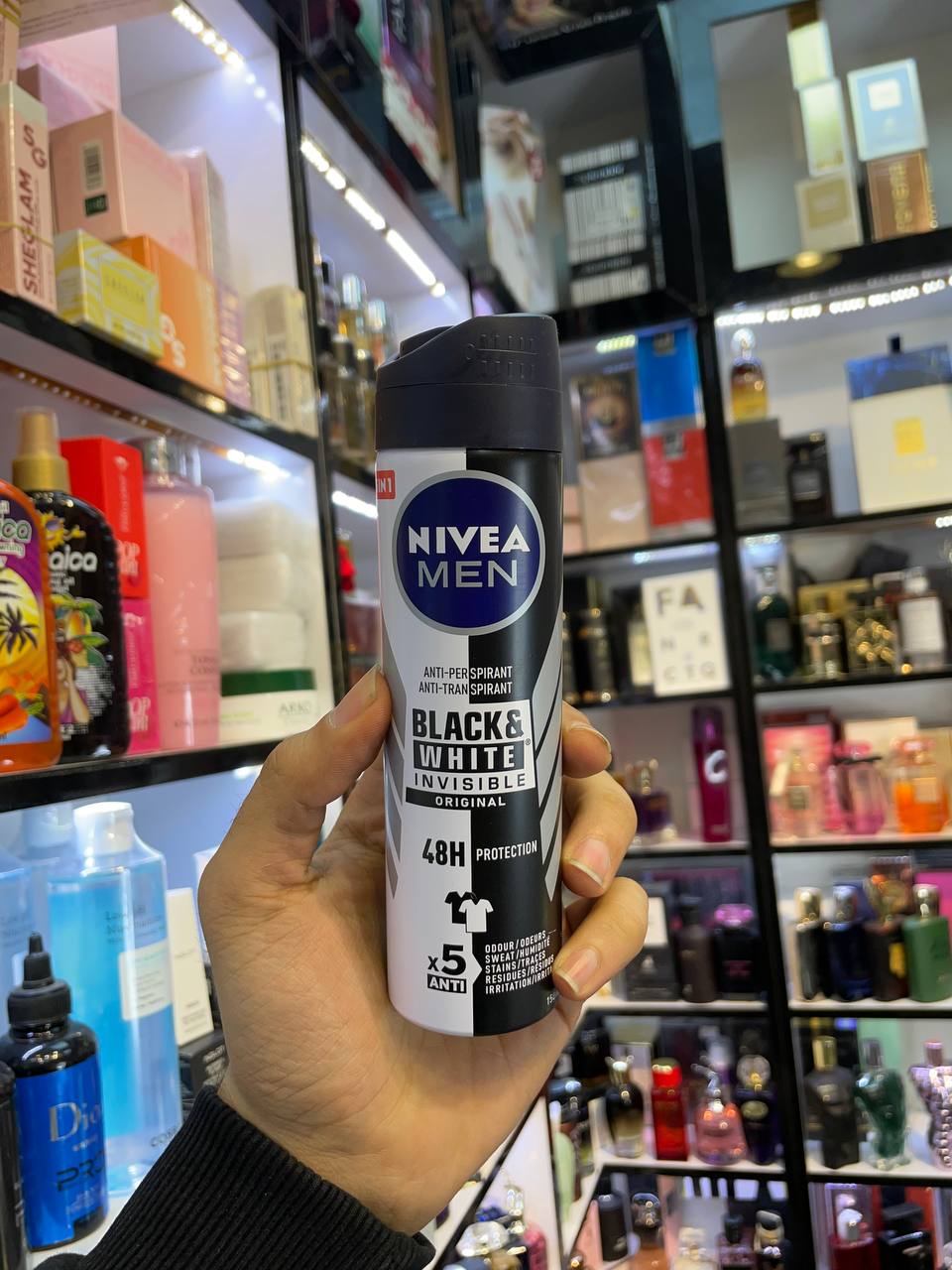 IMG_20250118_143435_135.jpg اسپری ضدتعریق مردانه نیوآ مدل NIVEA – Black & White Invisible - Image 2