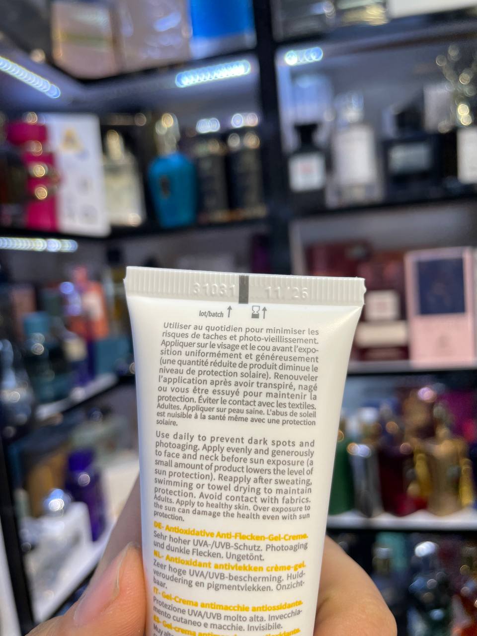 IMG_20250205_141646_469.jpg کرم ضد آفتاب بی رنگ SPF50 بایودرما مدل اسپات ایج - Bioderma - Image 6