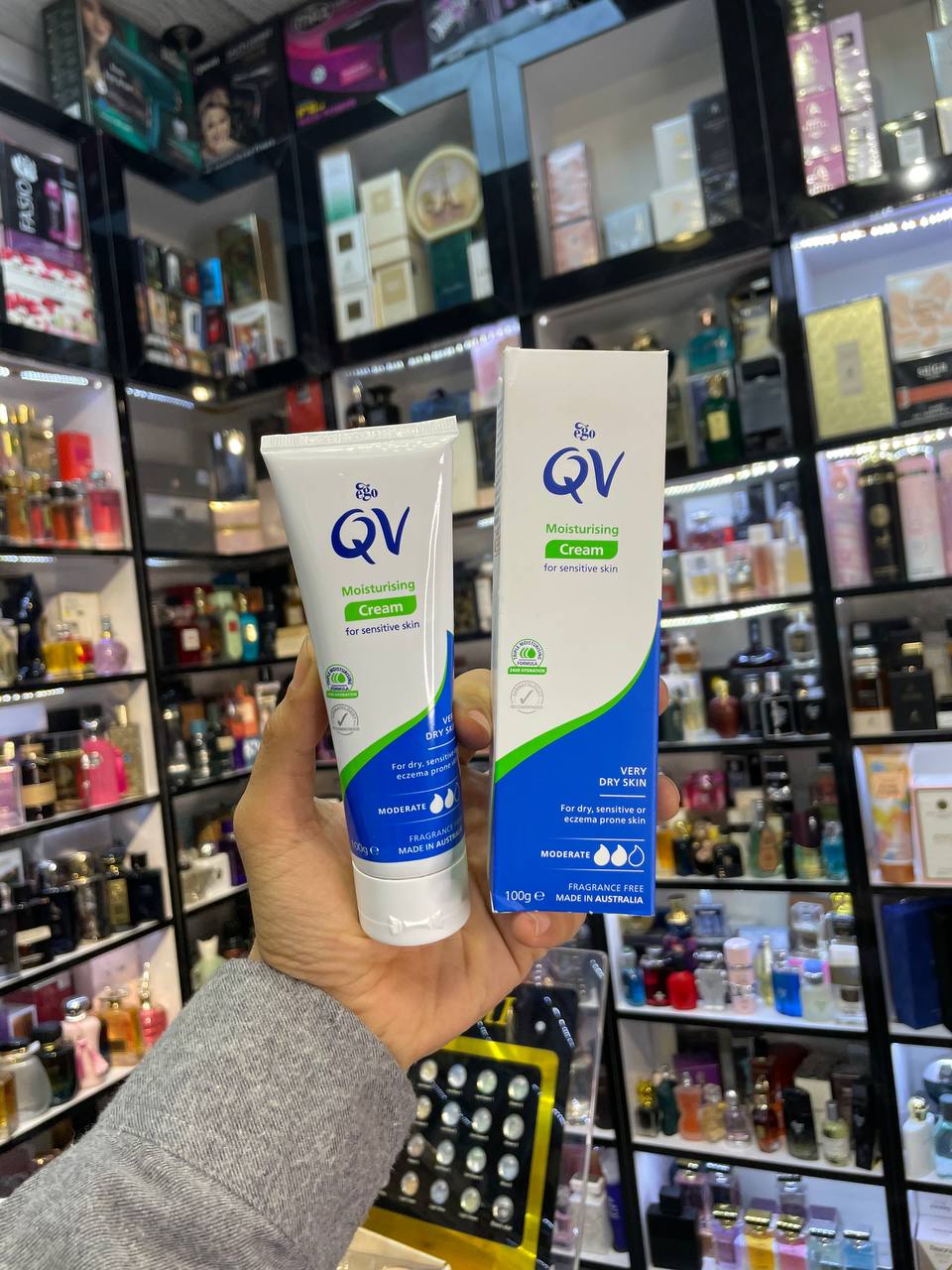 IMG_20250209_130600_391.jpg کرم مرطوب کننده کیو وی تیوپی پوست خشک - QV - Image 5