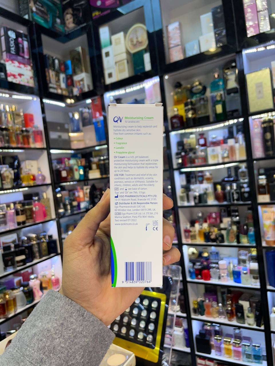 IMG_20250209_130608_877.jpg کرم مرطوب کننده کیو وی تیوپی پوست خشک - QV - Image 3