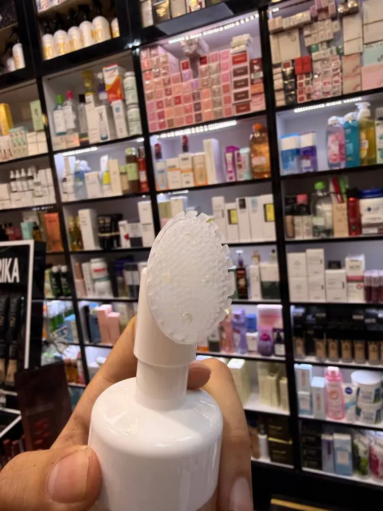 SHEGLAM-Radiant-By-Nature-Dry-Skin-Face-Cleanser-5 فوم شستشو پوست چرب شیگلم - SHEGLAM - Image 3